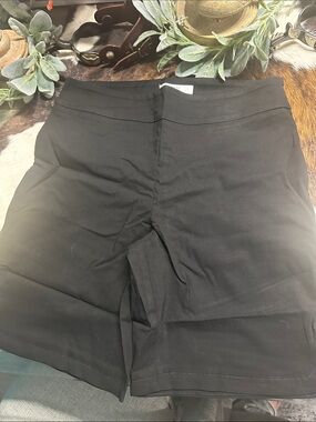 NWT Eric Casuals  Women's StretchBermuda Shorts - Comfortable Everyday